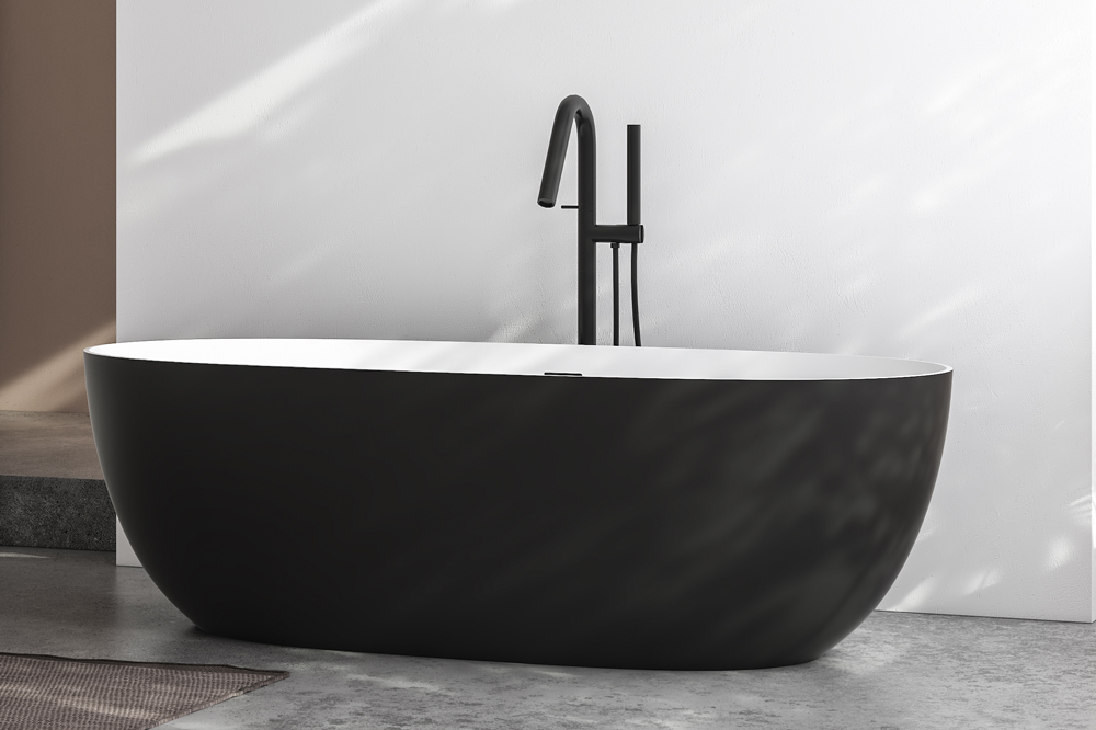 black bath tub