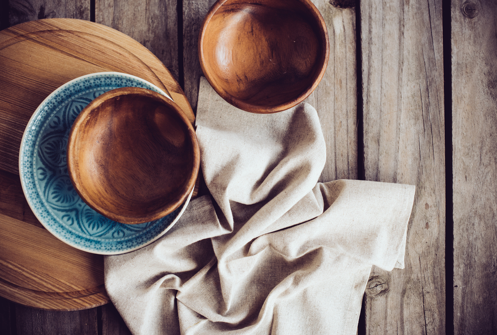 Rustic,Tableware,,Wooden,Bowls,And,Ceramic,Plates,With,A,Linen wooden bowls